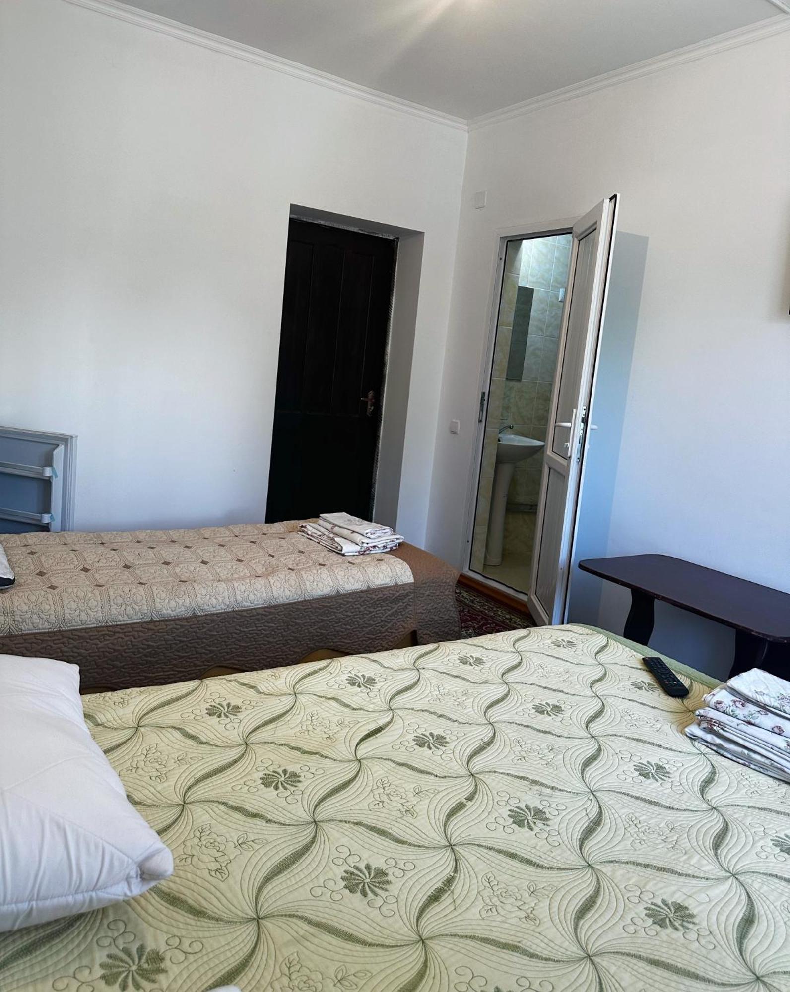 Guest House Arbat Cholpon-Ata Bagian luar foto
